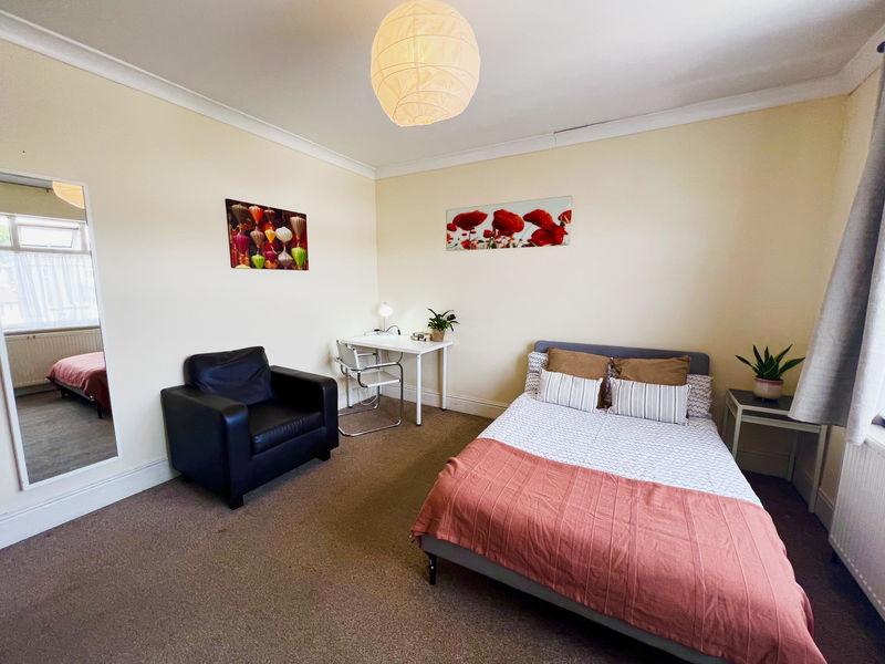 Bedroom 2, Large Double, FF Rear